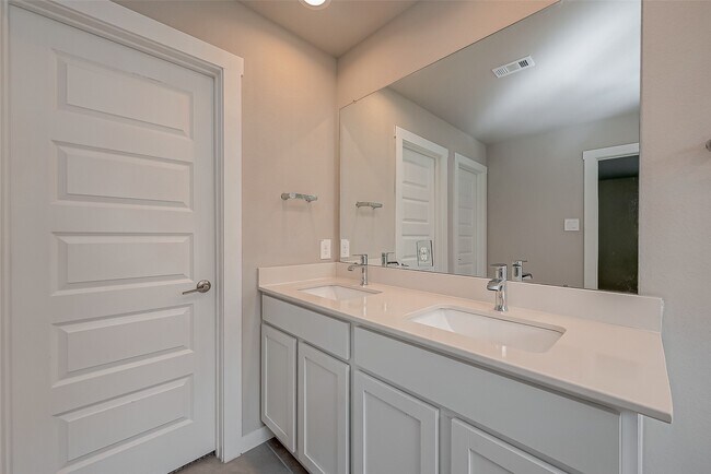 Building Photo - 19010 Norbury Pk Ln