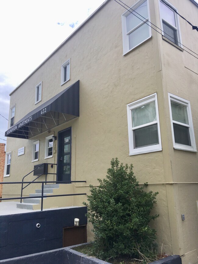 main entrance - 632 Washington Ave