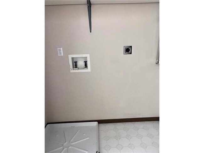 Building Photo - 1706 Lincoln Ave