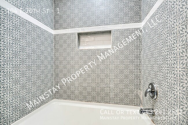 Building Photo - 104 E 20th St