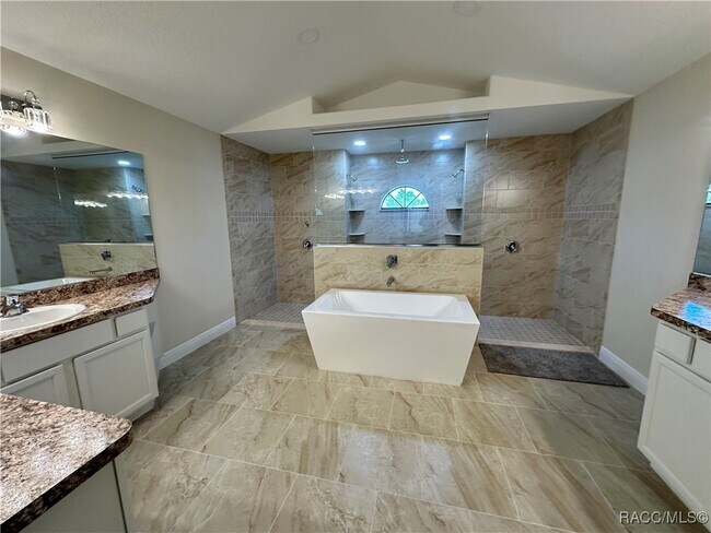 Building Photo - 5780 N Lena Dr