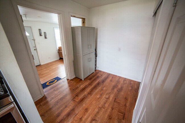 Building Photo - 4572 Rumsey Ave