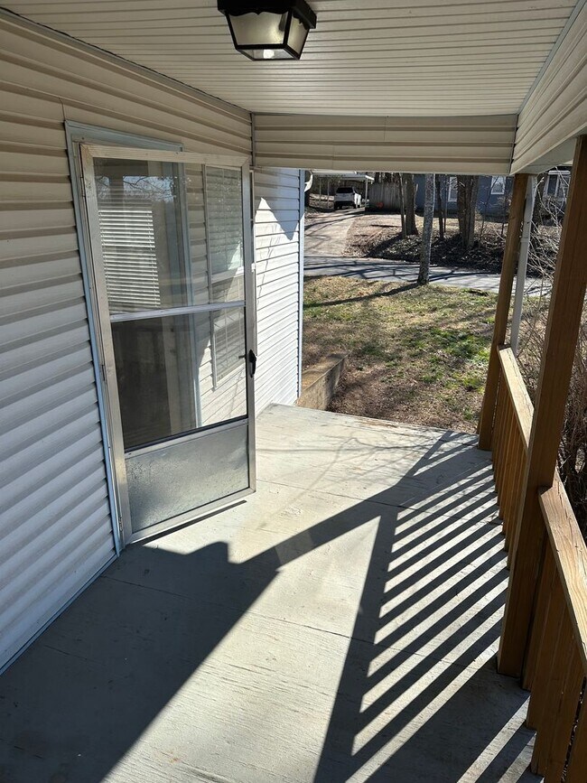 Building Photo - 3 Bedroom, 2 Bathroom Fayetteville Home, Available March 1st!