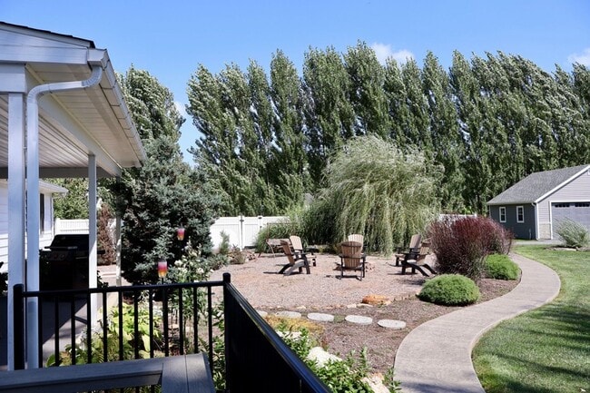 Building Photo - Spacious Rambling Rancher in Quarryville | Beautiful