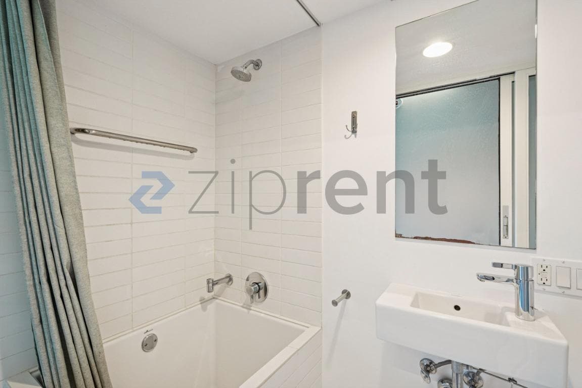 Building Photo - 8 Octavia St