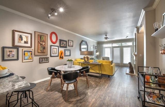 Building Photo - 7927 Forest Ln