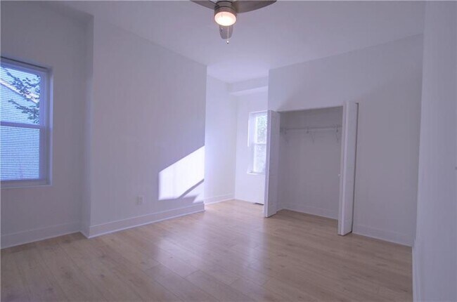 Building Photo - 1327 Reddour St