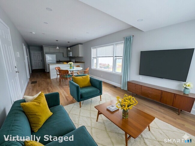 Building Photo - 105 Churchill St