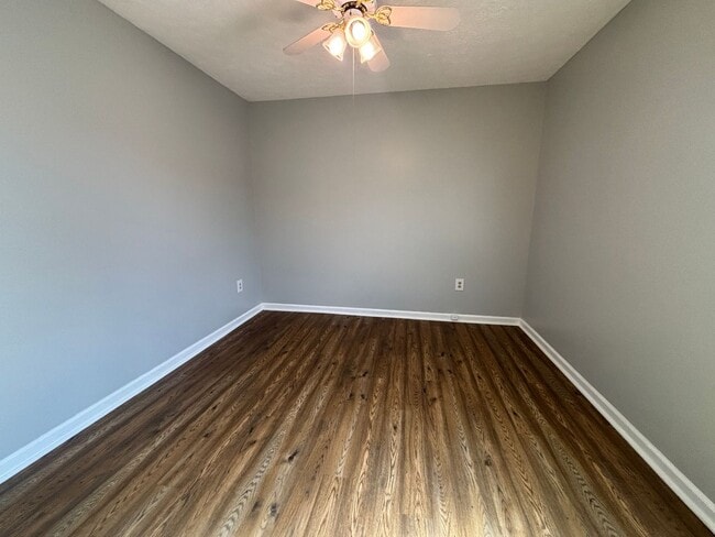Building Photo - 3615 Ellen Dr
