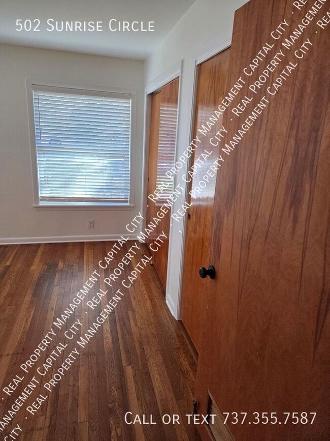 Building Photo - 502 Sunrise Cir