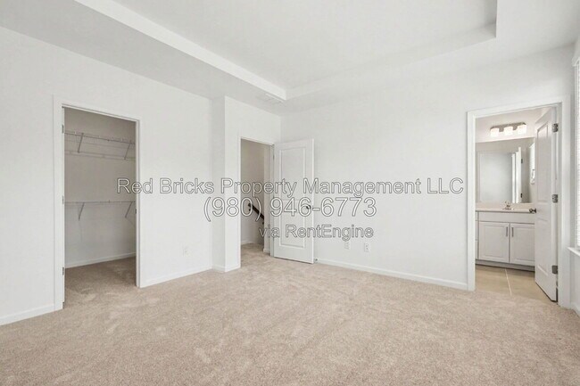 Building Photo - 1812 Alexander Village Main Dr