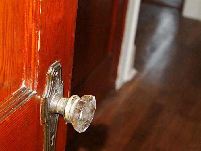 Lots of personality, original door knobs. - 1733 Melrose Dr SW