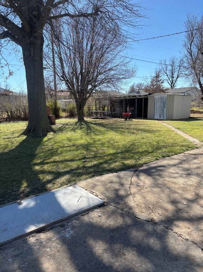 Building Photo - 4 bed 1.5 brick SW OKC