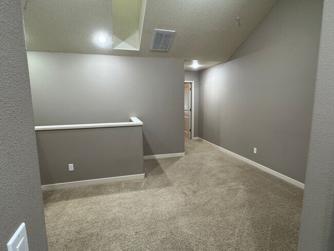 Building Photo - Beautiful 2br/2.5ba Townhome in Arbor Parc...