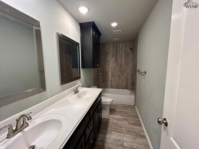 Building Photo - 5025 Olivia Ln