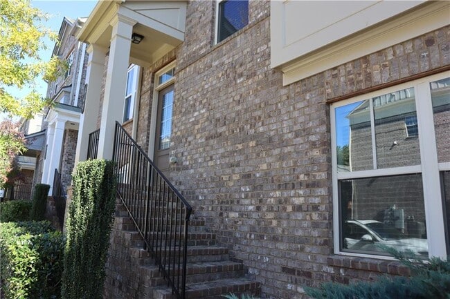 Building Photo - 561 Sunset Park Dr