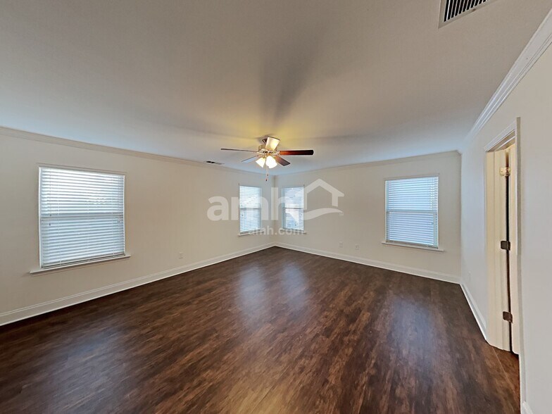 Building Photo - 2133 Leafmore Ct SE