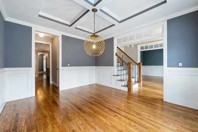 Building Photo - Available Early April! Gorgeous Updated 5-Bedroom, 5-Ba in the Desirable Amberly Community!