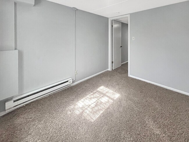 Building Photo - K0401