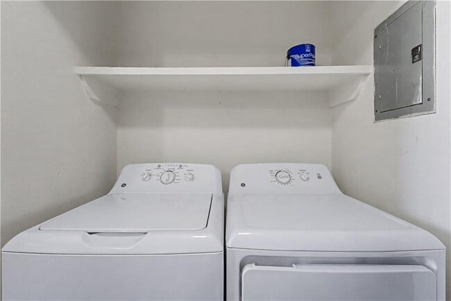 Building Photo - 348 N 14th St