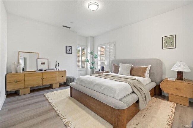 Building Photo - RECENTLY RENOVATED 3 BED, 3 BATH CONDO! $4,500 (OAK CREEK-IRVINE)