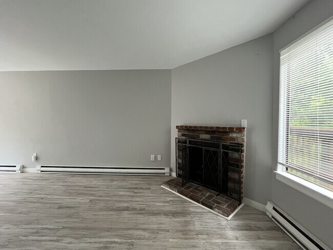 Building Photo - 4911 SW Beaverton Hillsdale Hwy