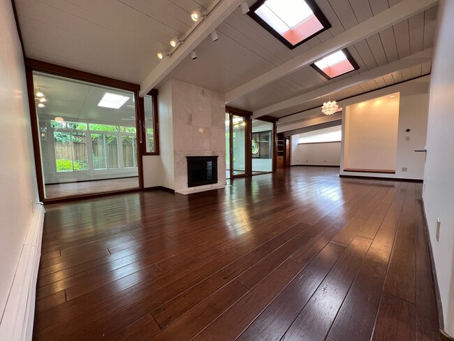 Building Photo - Palo Alto Eichler-style House (3 Beds / 2 ...