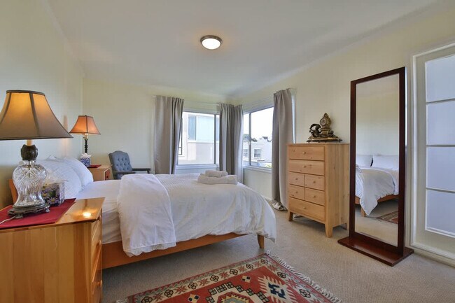 Building Photo - 145-147-147 Stanyan St