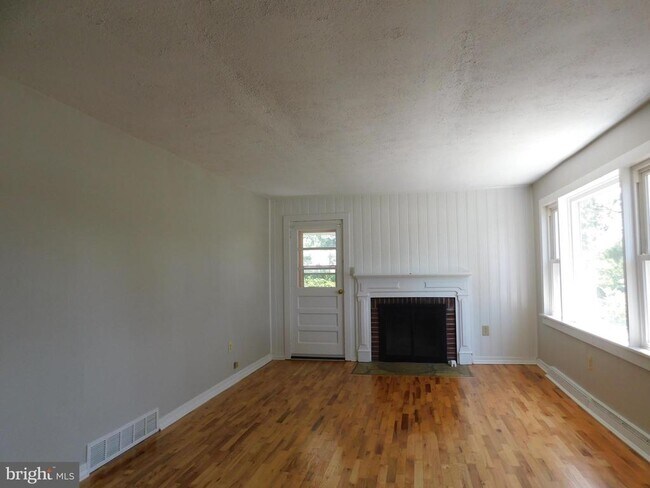 Building Photo - 2251 Senseny Rd