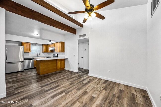 Building Photo - 503 W Pebble Beach Dr