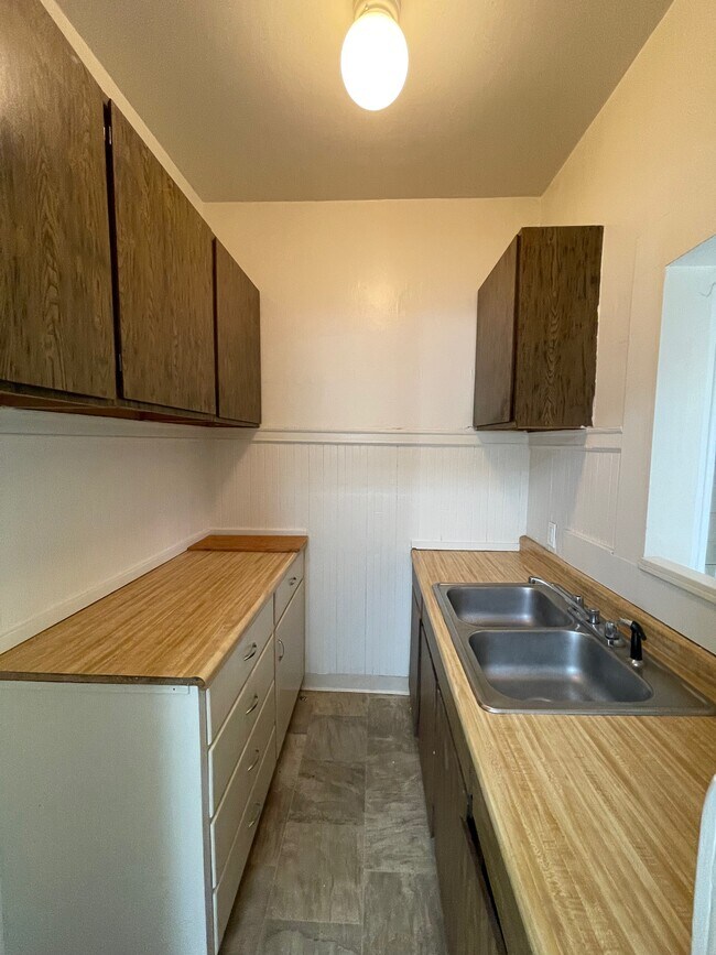 Building Photo - 2210 Parker St