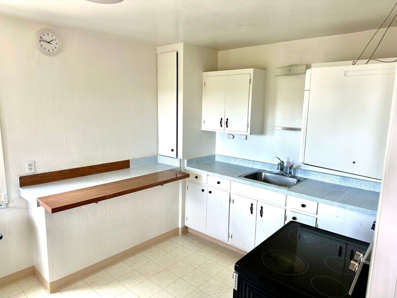 Building Photo - 733 Balra Dr