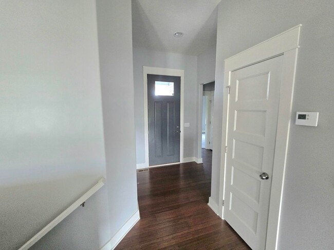 Building Photo - 5 Bedroom/3Bath Single Family Home