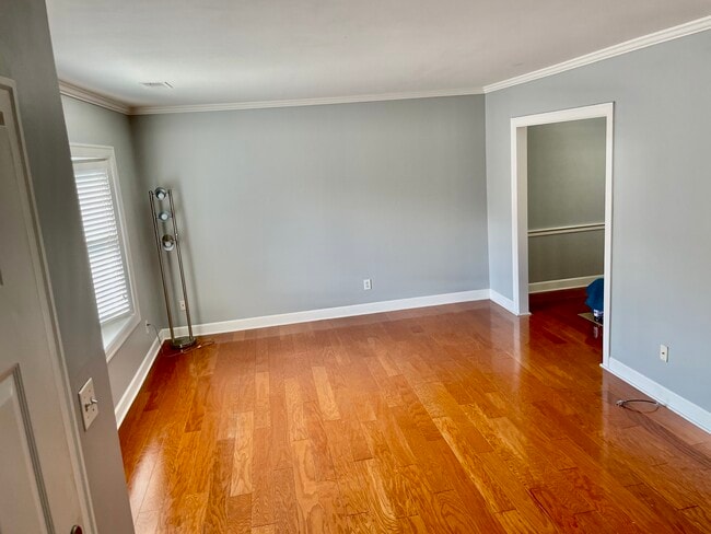 Building Photo - 1150 Horsemans Ln