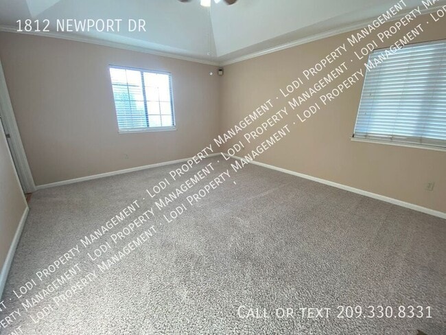 Building Photo - 1812 Newport Dr