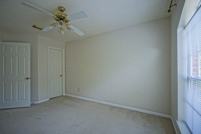 Building Photo - 918 Featherbrook Ct