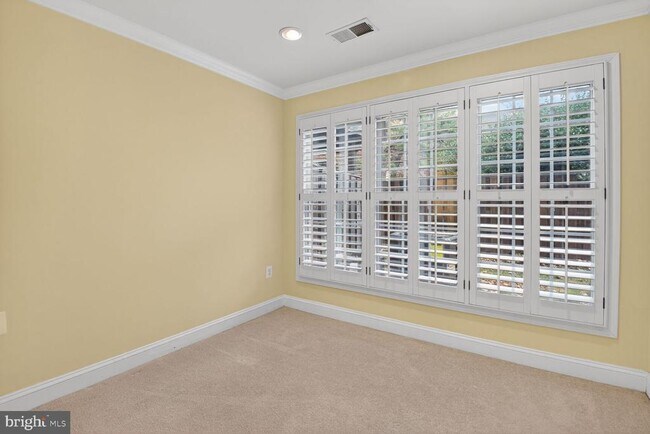 Building Photo - 12013 Montrose Park Pl