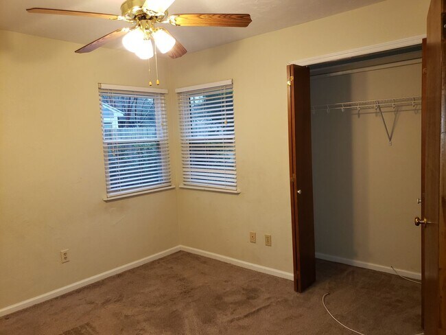 Building Photo - 2 Bedroom for rent January 2026 in NE Tall...
