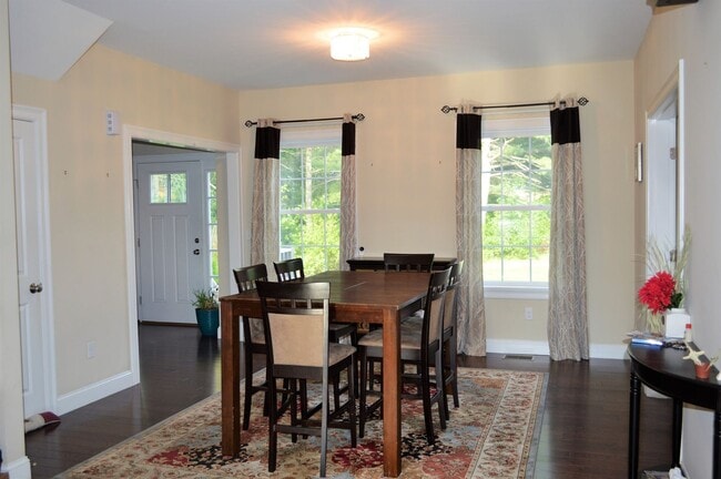 Building Photo - Spacious Four-Bedroom House in the Heart o...