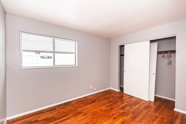 Building Photo - Spacious 4 Bed 2 Bath