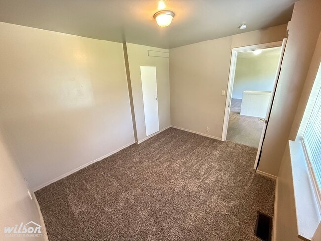 Building Photo - Spacious 3-Bedroom - 2-Bath Home with Bonu...