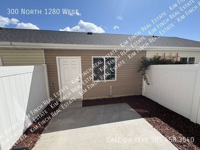 Building Photo - 300 1280 W