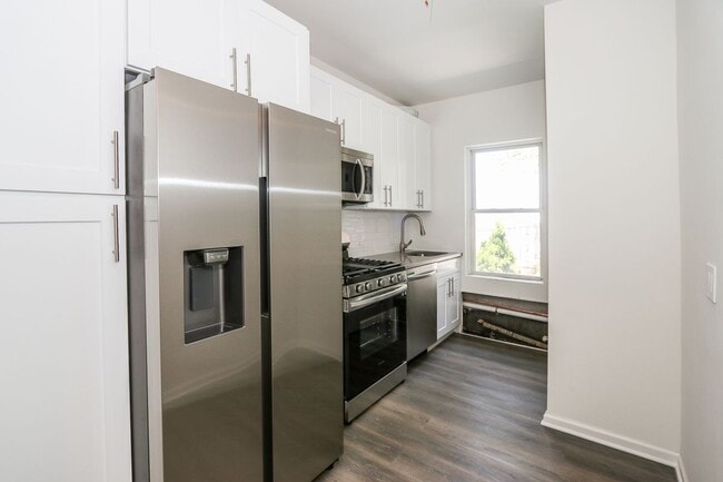 Building Photo - 78-10 32nd Ave