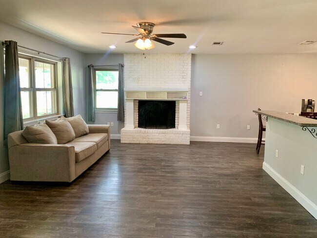 Building Photo - 3BD/BA House for Lease off Hwy 1065 in Independence