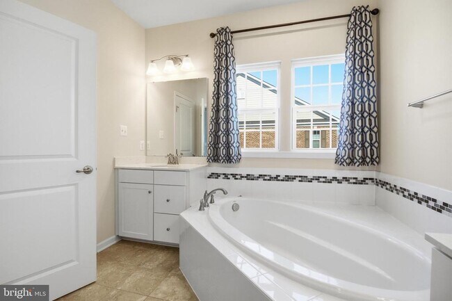 Building Photo - 13735 Air and Space Museum Pkwy