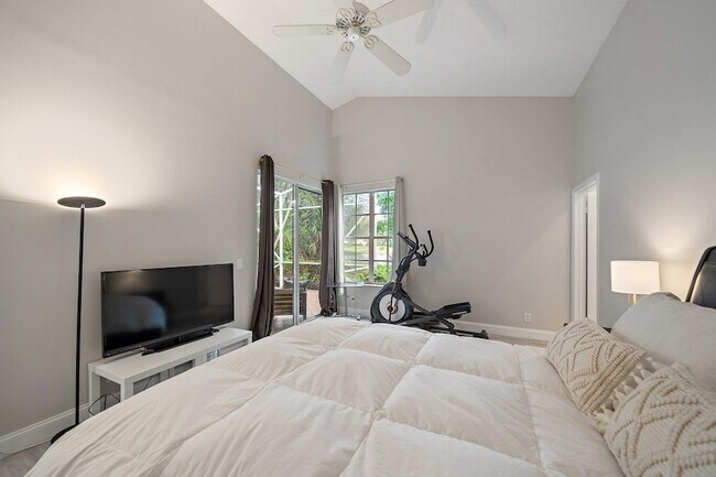 Building Photo - 6866 Briarlake Cir