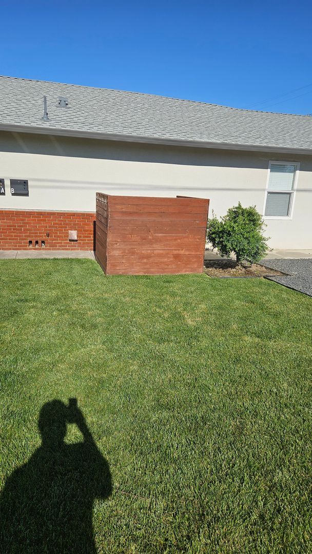 Building Photo - Large 3 bedroom 2 bath