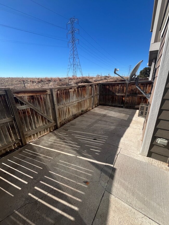 Building Photo - End Unit 3 Bedroom 2 Bath Townhome in Commerce City!