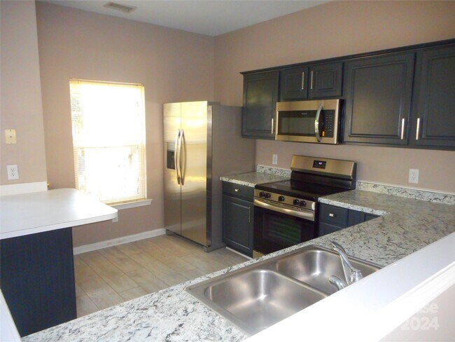 Building Photo - 3152 Mannington Dr