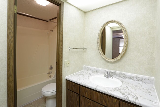 The Master Suite Plus - Bathroom - Northrup Court